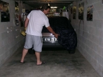 Sebastian użyczył garażu i ciepłej kołderki do czasu odjazdu.